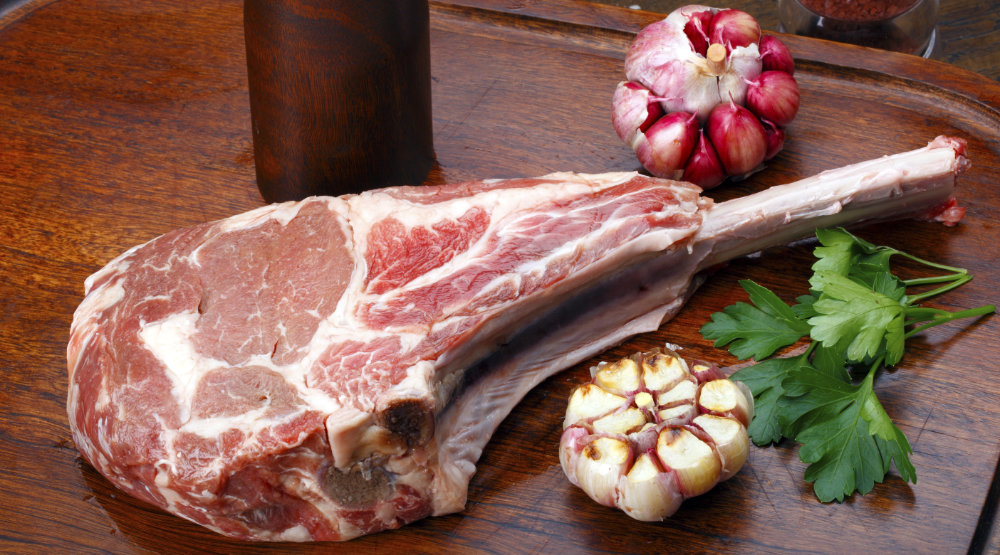Rohes Fleisch sollte gekocht werden