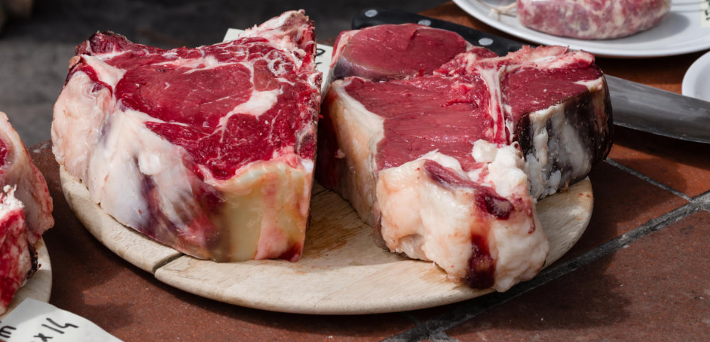 ein saftiges Porterhouse-Steak aus dem Chianina Rind